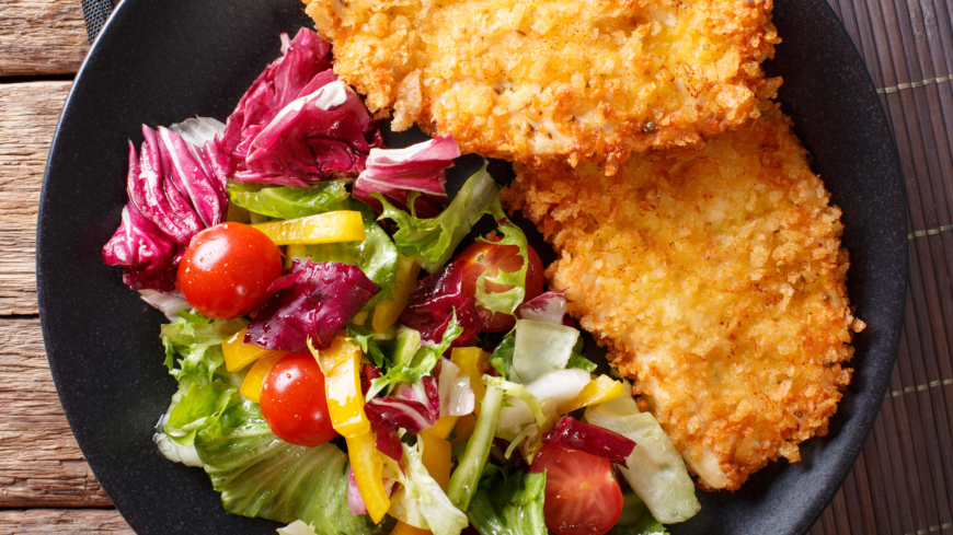 Kokoskyckling med mangosås och sallad